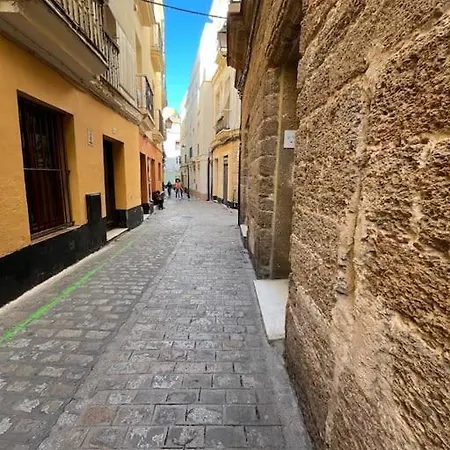 En El Centro Bajo A * Cadice